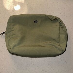 Lululemon makeup case